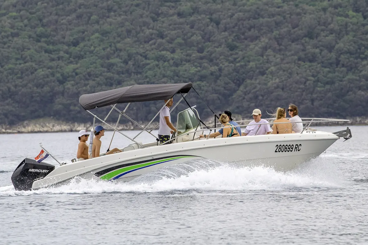 FIART OASSI 22 — licensed speedboat.